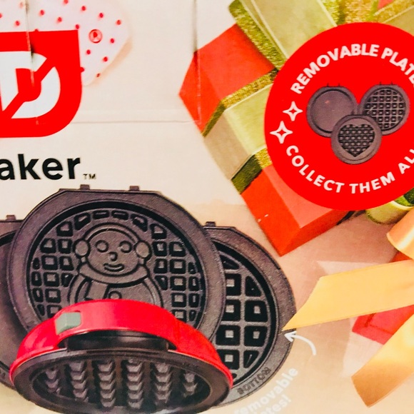 Dash MultiMaker Mini Waffle Maker System with 6 Removeable Holiday Plate Storage - Picture 3 of 10